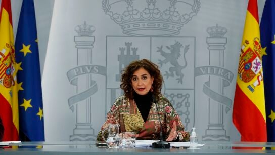 Mar&iacute;a Jes&uacute;s Montero, portavoz del Gobierno, en una rueda de prensa.