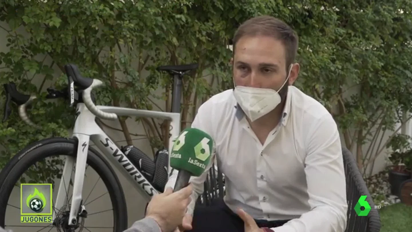 Habla el ciclista agredido en Gran Canaria: "El conductor hizo un adelantamiento peligroso y casi tira a mi compañero" Habla el ciclista agredido en Gran Canaria: "El conductor hizo un adelantamiento peligroso y casi tira a mi compañero"