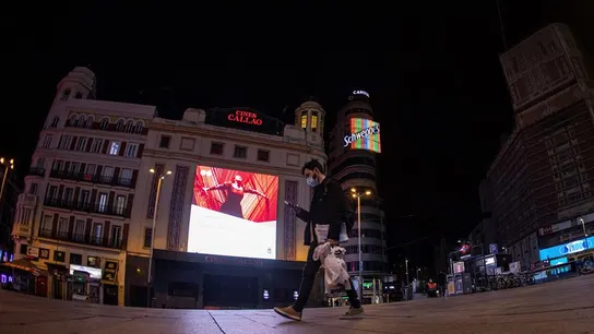 Plaza de Callao en Madrid a las 22:00 horas, coincidiendo con el toque de queda Plaza de Callao en Madrid a las 22:00 horas, coincidiendo con el toque de queda