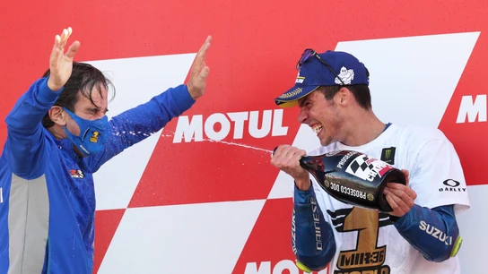 Davide Brivio con Joan Mir proclamándose campeón del mundo Davide Brivio con Joan Mir proclamándose campeón del mundo