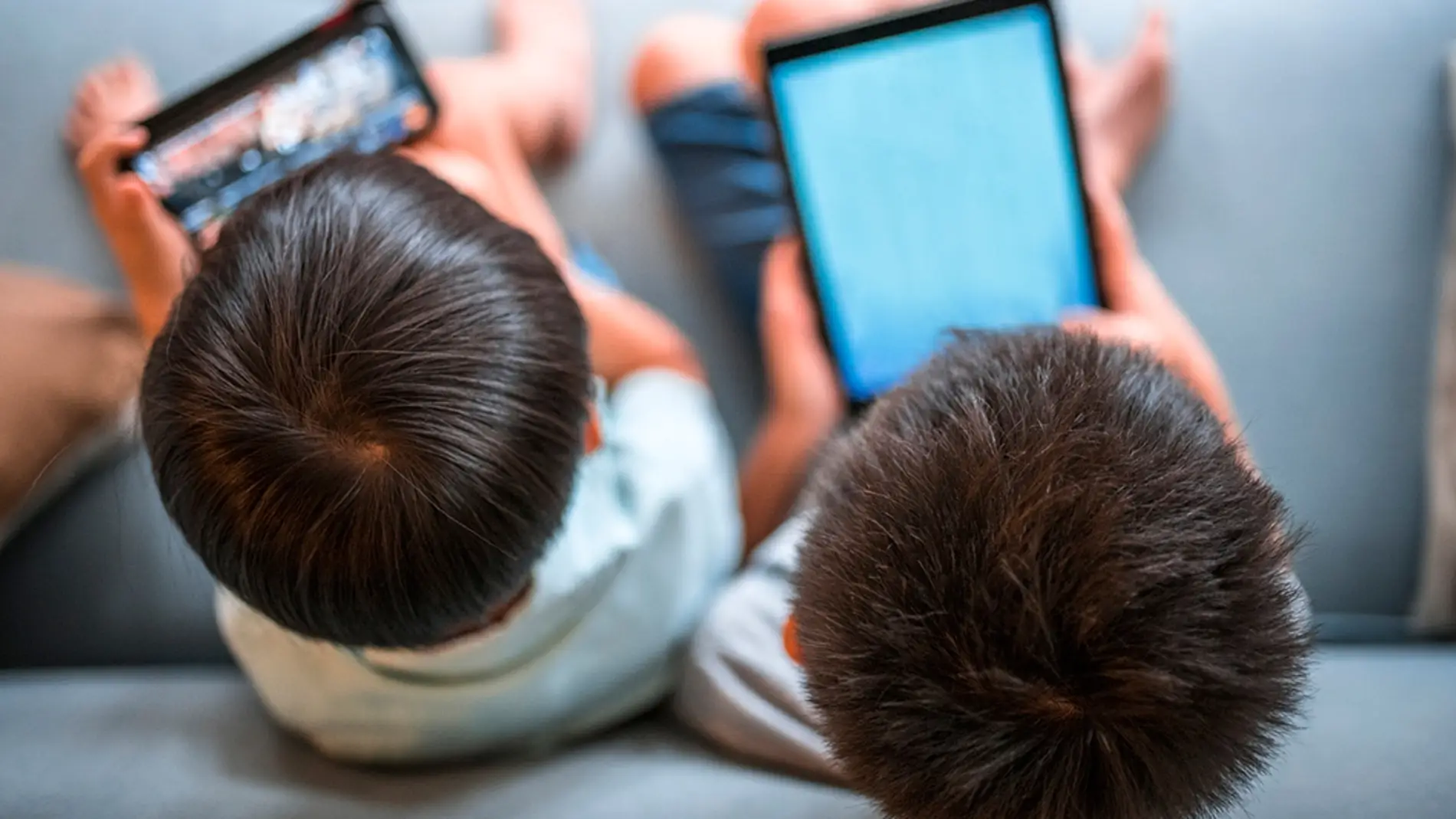 Niños de 10 a 12 años utilizan diariamente hasta tres dispositivos diferentes