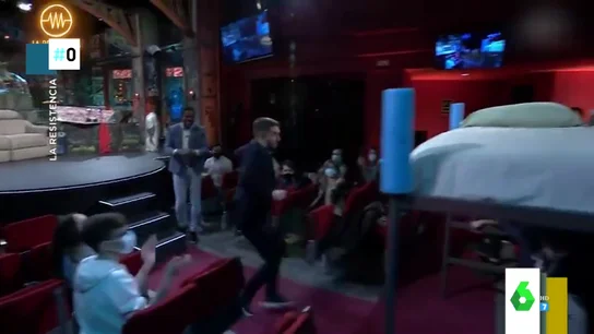 David Broncano fracasa en el intento de imitar el salto de altura de Javier Sotomayor: "No vas a ser quien rompa mi récord" David Broncano fracasa en el intento de imitar el salto de altura de Javier Sotomayor: "No vas a ser quien rompa mi récord"