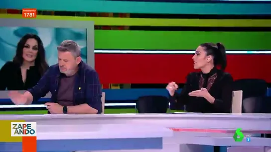 El surrealista momento en que Miki Nadal caza una mosca en pleno directo desata la carcajada de Dani Mateo El surrealista momento en que Miki Nadal caza una mosca en pleno directo desata la carcajada de Dani Mateo