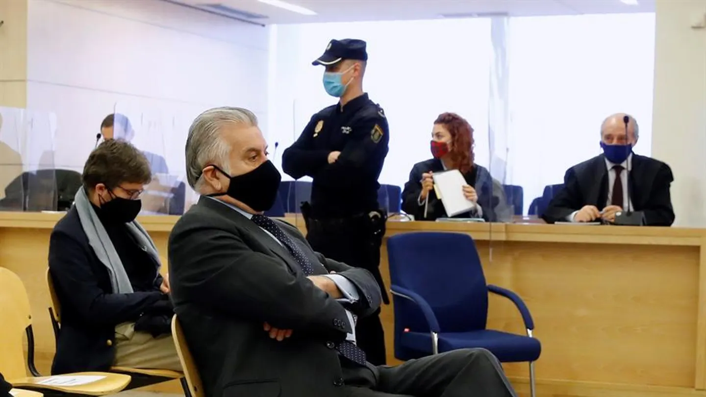 Luis Bárcenas, durante la primera sesión del juicio Luis Bárcenas, durante la primera sesión del juicio