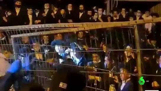 Miles de ultraortodoxos celebran el funeral de un rabino muerto por coronavirus Miles de ultraortodoxos celebran el funeral de un rabino muerto por coronavirus