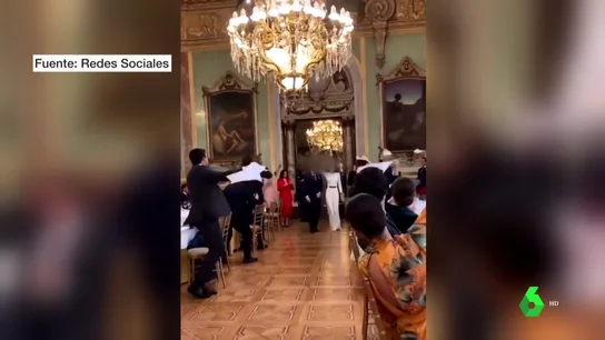 La Comunidad de Madrid investiga la polémica boda en el Casino con gente sin mascarilla y que no cumplía las medidas sanitarias La Comunidad de Madrid investiga la polémica boda en el Casino con gente sin mascarilla y que no cumplía las medidas sanitarias