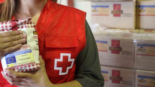 Voluntarios de la Cruz Roja en Alicante