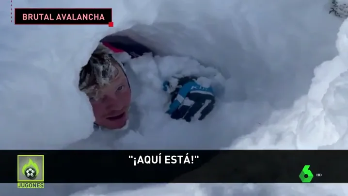 Varios motoristas quedan sepultados bajo la nieve tras una tremenda avalancha