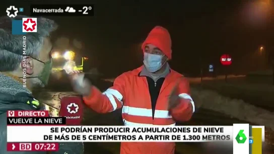Tenso momento entre un periodista y el operario de una quitanieves Tenso momento entre un periodista y el operario de una quitanieves