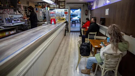 Un bar de Vitoria reabre después de que el TSJPV levante las restricciones Un bar de Vitoria reabre después de que el TSJPV levante las restricciones