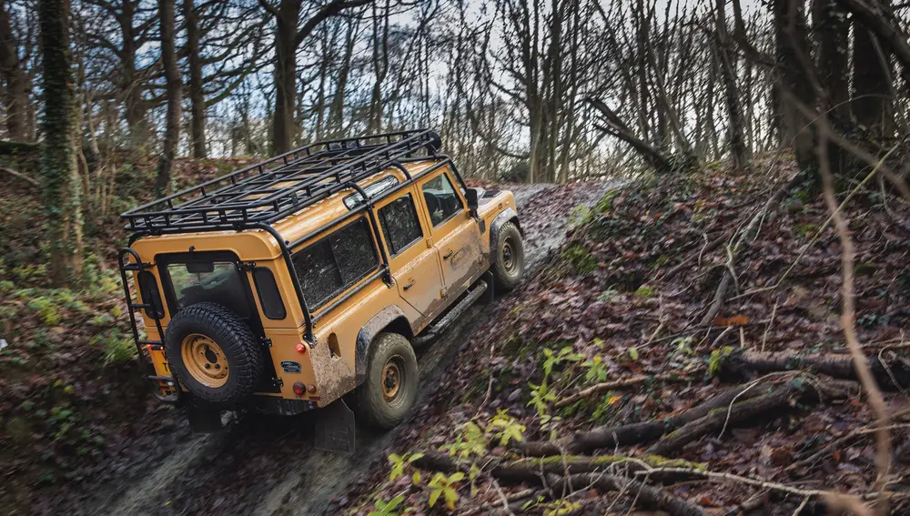 Land Rover Defender Works V8 Trophy 2021