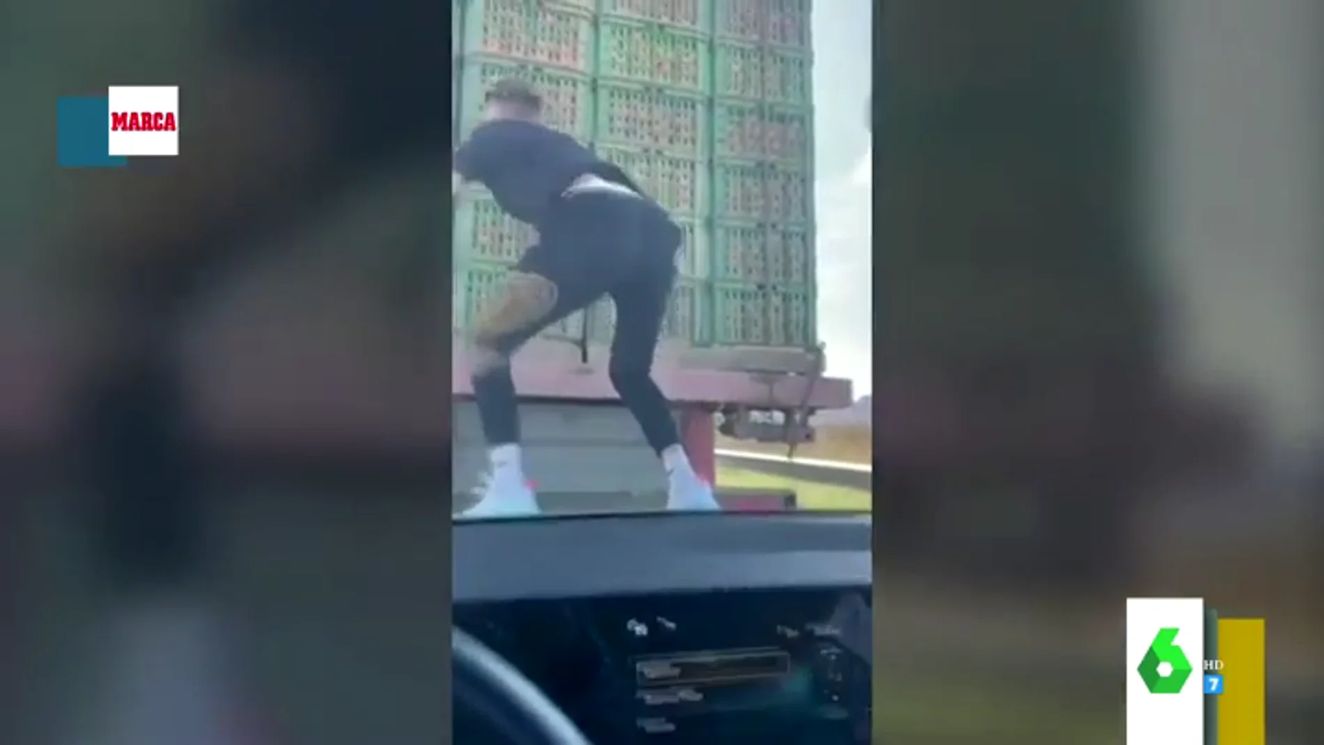 El temerario robo de un joven a un camión de mandarinas