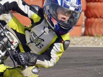 Competición de motos de categoría infantil