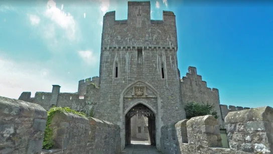 Imagen de la entrada al Castillo de la UWC Colegio Leonor