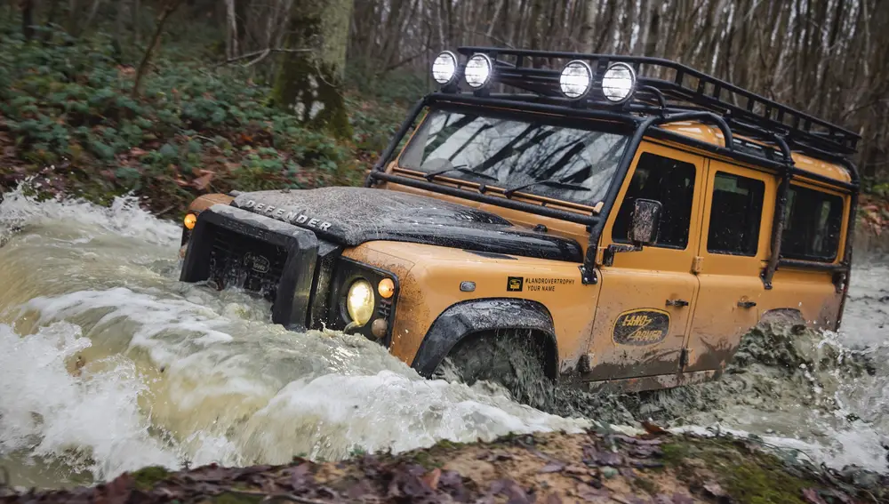 Land Rover Defender Works V8 Trophy 2021