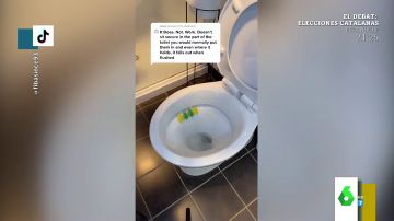 Sí, puede que lleves toda la vida colocando mal el desinfectante del inodoro: el vídeo viral que te da el truco clave