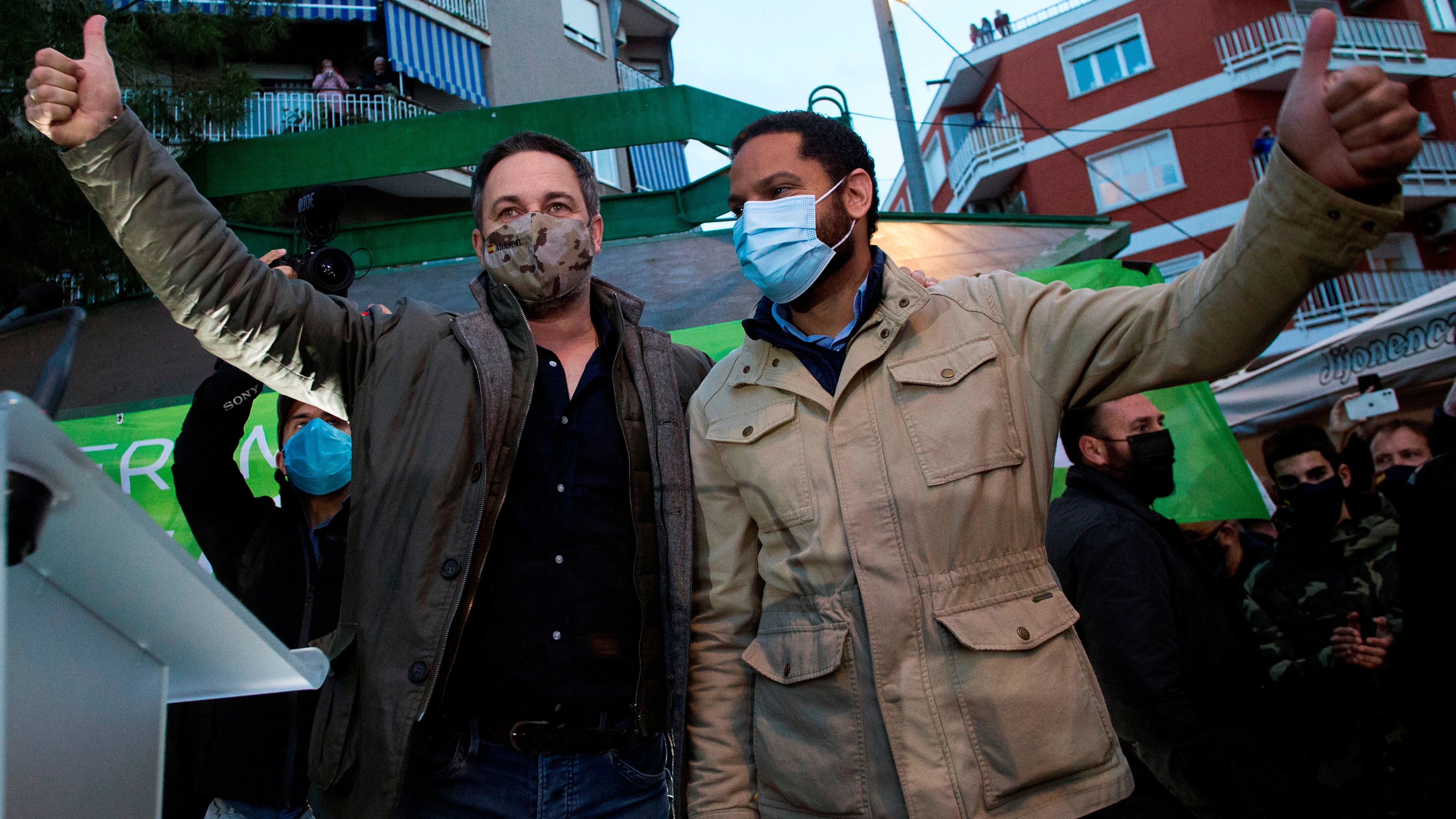 Santiago Abascal e Ignacio Garriga en un acto electoral de Vox.