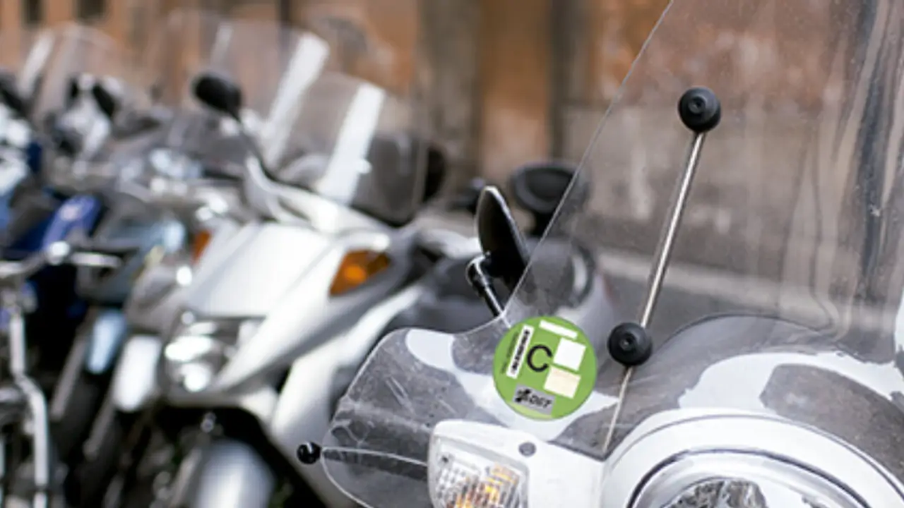 Distintivo medioambiental de la DGT para motos - CLUB MOTOESCAPE VALENCIA
