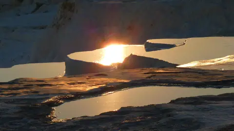 Pamukkale, Turquía, al atardecer Pamukkale, Turquía, al atardecer