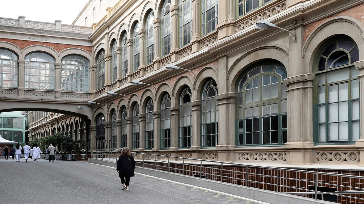 El Hospital Clínic de Barcelona El Hospital Clínic de Barcelona