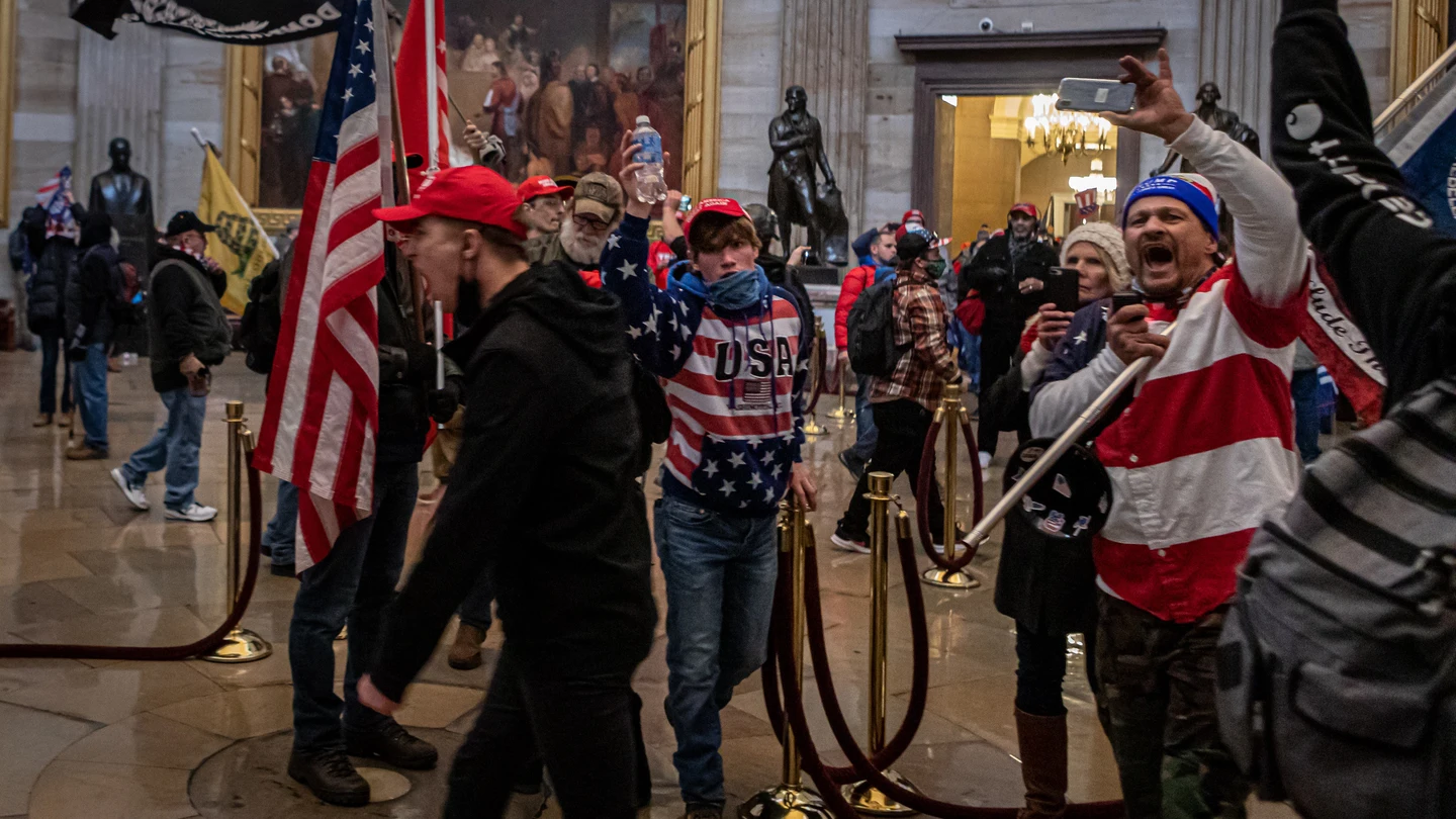 Partidarios de Donald Trump durante al asalto al Capitolio el pasado 6 de enero. Asalto Capitolio