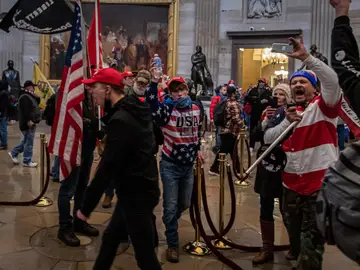 Partidarios de Donald Trump durante al asalto al Capitolio el pasado 6 de enero.