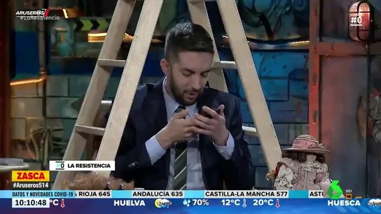 El 'dardo' de broncano a su madre en pleno directo de 'La Resistencia' El 'dardo' de broncano a su madre en pleno directo de 'La Resistencia'