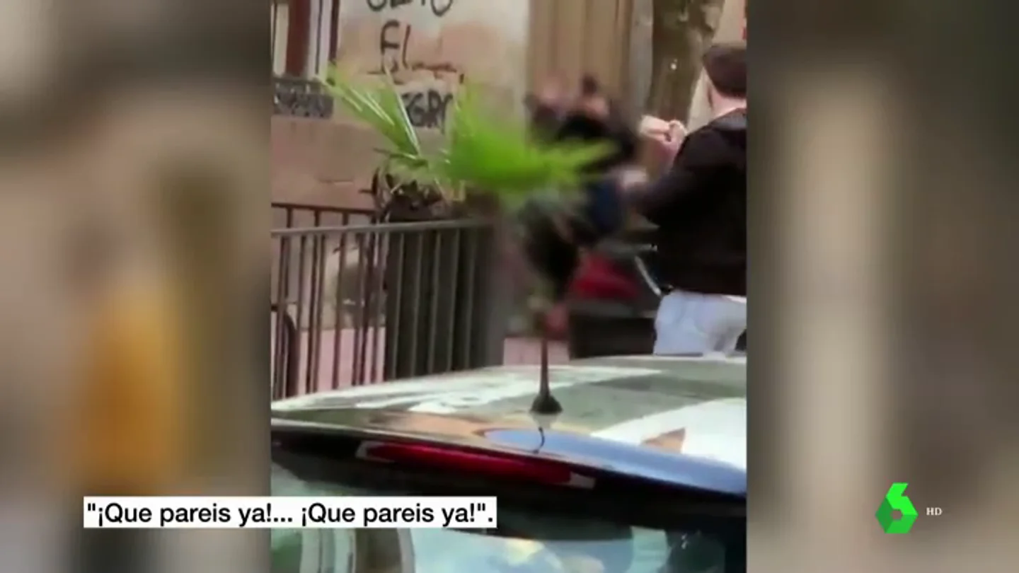 Brutal paliza de dos policías nacionales a una persona en presencia de su hija de 14 años en Linares Brutal paliza de dos policías nacionales a una persona en presencia de su hija de 14 años en Linares