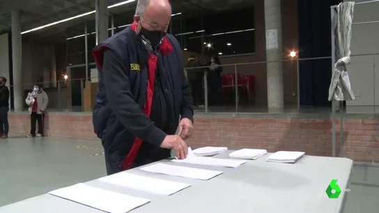 La abstención, el 'mayor rival' de los candidatos a la Generalitat: ¿puede bajar la participación el 14F? La abstención, el 'mayor rival' de los candidatos a la Generalitat: ¿puede bajar la participación el 14F?