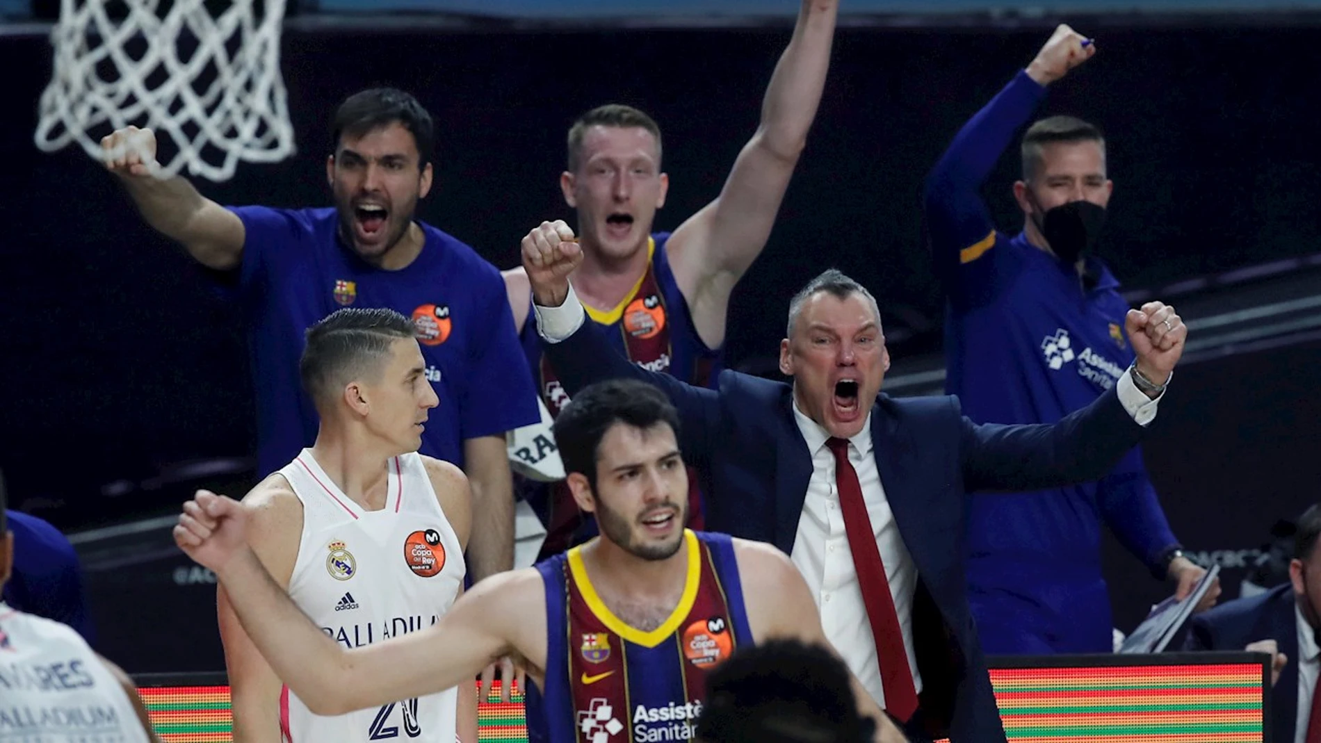 mano pasado actividad El Barcelona gana la Copa del Rey de baloncesto tras vencer al Real Madrid  en la final