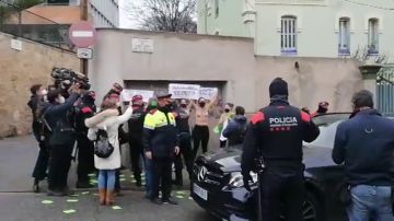 Activistas de Femen protestan contra Ignacio Garriga (Vox) al grito de "no es patriotismo, es fascismo"
