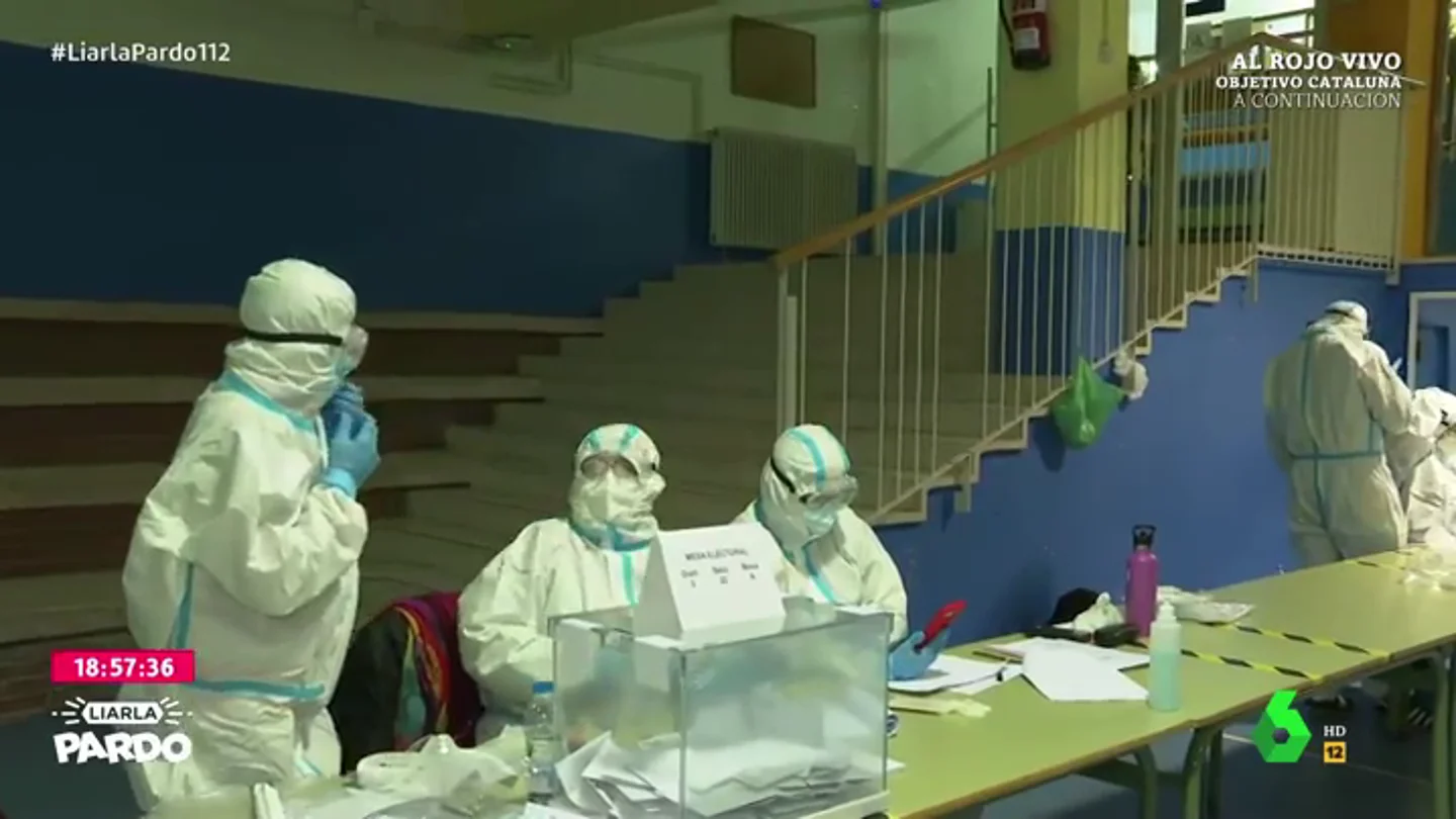 Miembros de una mesa electoral con EPI Miembros de una mesa electoral con EPI