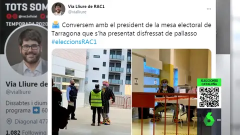 Un presidente de mesa se presenta en su puesto disfrazado de payaso Un presidente de mesa se presenta en su puesto disfrazado de payaso