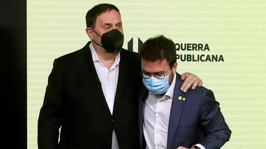 Oriol Junqueras y Pere Aragonès celebran los resultados en la sede de ERC Oriol Junqueras y Pere Aragonès celebran los resultados en la sede de ERC