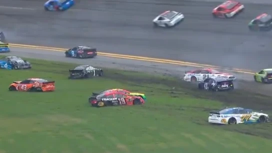 Accidente en la NASCAR Accidente en la NASCAR