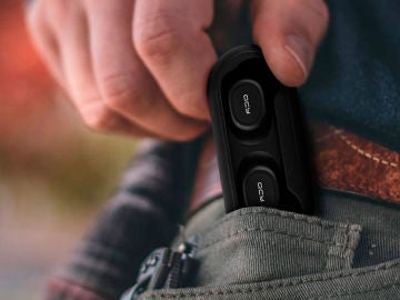 Auriculares en su funda