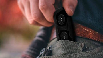 Auriculares en su funda