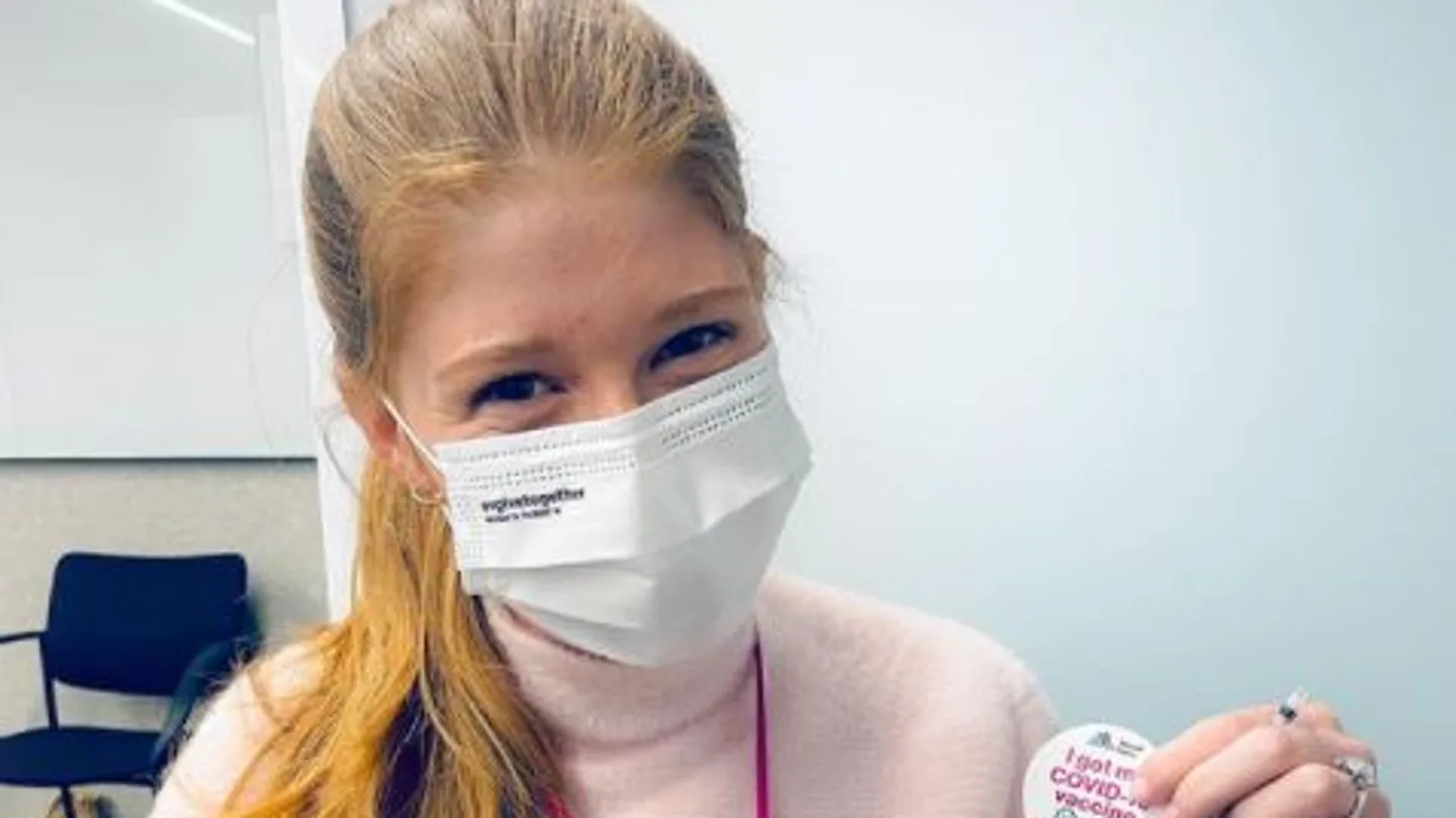 Jennifer Gates, tras recibir la primera dosis de la vacuna contra el coronavirus Jennifer Gates, tras recibir la primera dosis de la vacuna contra el coronavirus