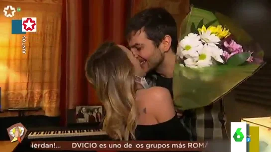 Una reportera pide la mano a su novio en directo el día de San Valentín: "Me va a dar un jari Una reportera pide la mano a su novio en directo el día de San Valentín: "Me va a dar un jari