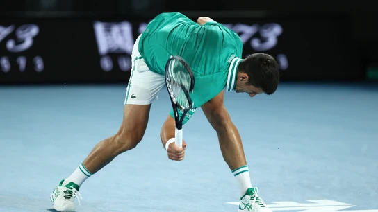 Novak Djokovic destroza su raqueta en el Abierto de Australia Novak Djokovic destroza su raqueta en el Abierto de Australia
