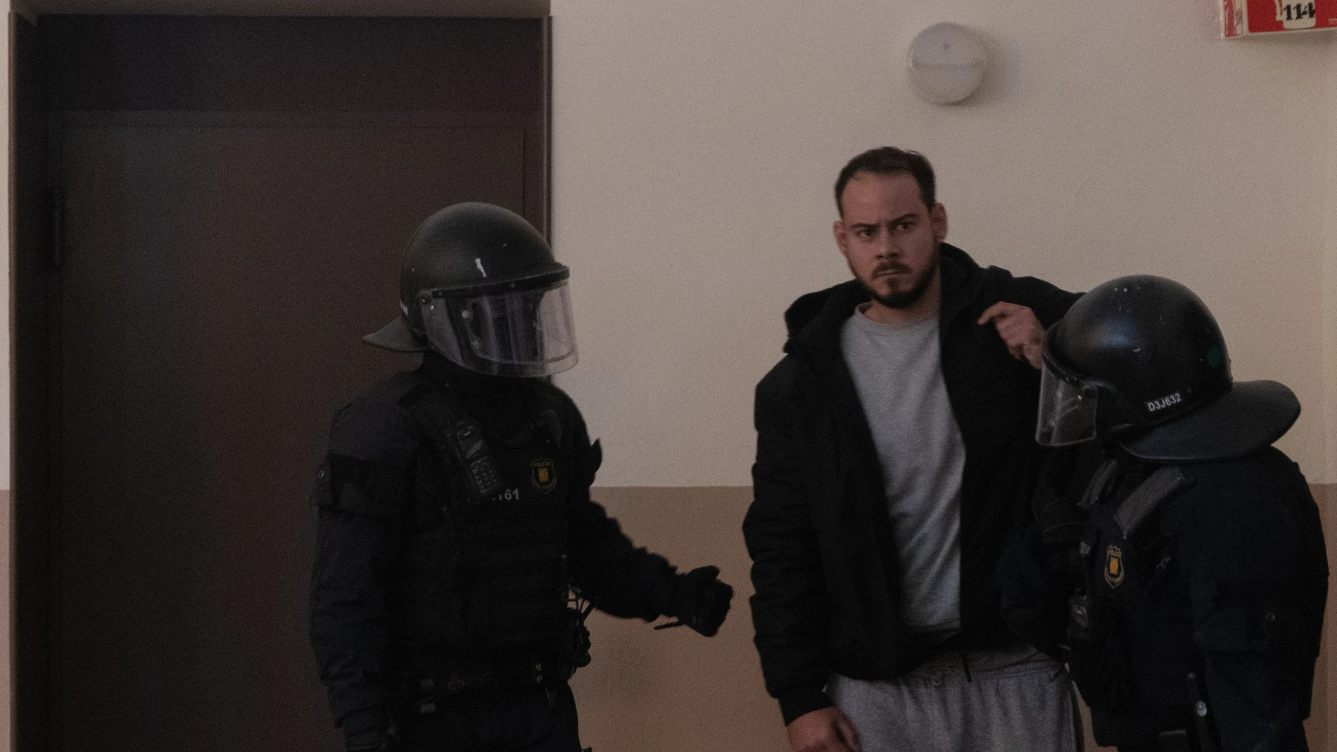 Los Mossos se llevan detenido a Pablo Hasel, en Lleida, Cataluña (España) a 16 de febrero de 2021