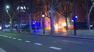 Disturbios en varias protestas en apoyo a Pablo Hasél: queman contenedores y lanzan objetos contra los Mossos