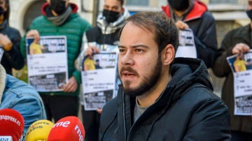 El rapero Pablo Hasél, en una rueda de prensa convocada tras la orden de su ingreso en prisión, en Lleida.