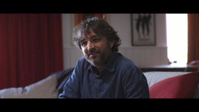 Jordi Évole en un momento del documental 'Eso que tu me das' con Pau Donés