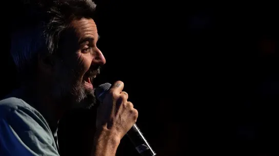 El legado de Pau Donés, en frases: las mejores letras que esconden sus canciones Pau Donés en 2019 durante uno de sus conciertos en Barcelona