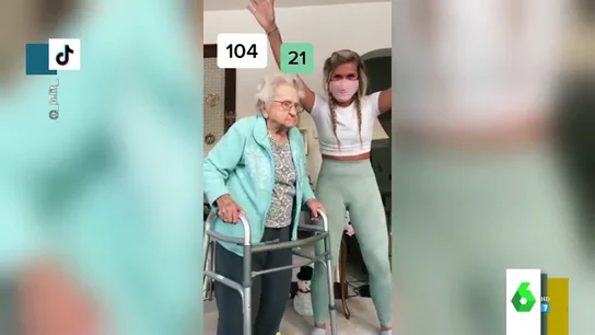 Influencer a los 104 años: una abuela triunfa en las redes con coreografías creadas con la ayuda de su cuidadora Influencer a los 104 años: una abuela triunfa en las redes con coreografías creadas con la ayuda de su cuidadora