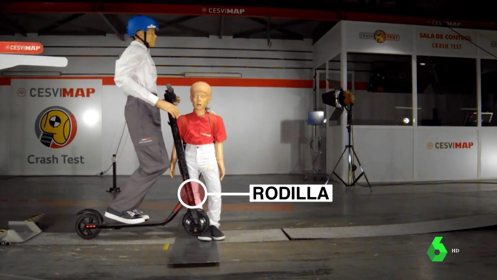 Prueba de seguridad vial de un atropello con patinete eléctrico