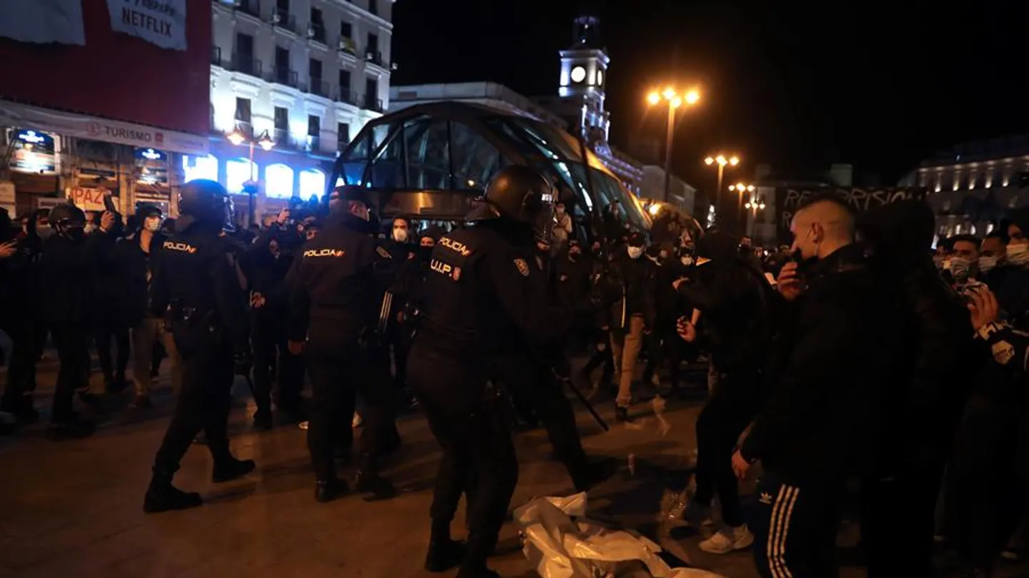 Antidisturbios intervienen en la manifestación en apoyo a Pablo Hasél en la Puerta del Sol Antidisturbios intervienen en la manifestación en apoyo a Pablo Hasél en la Puerta del Sol