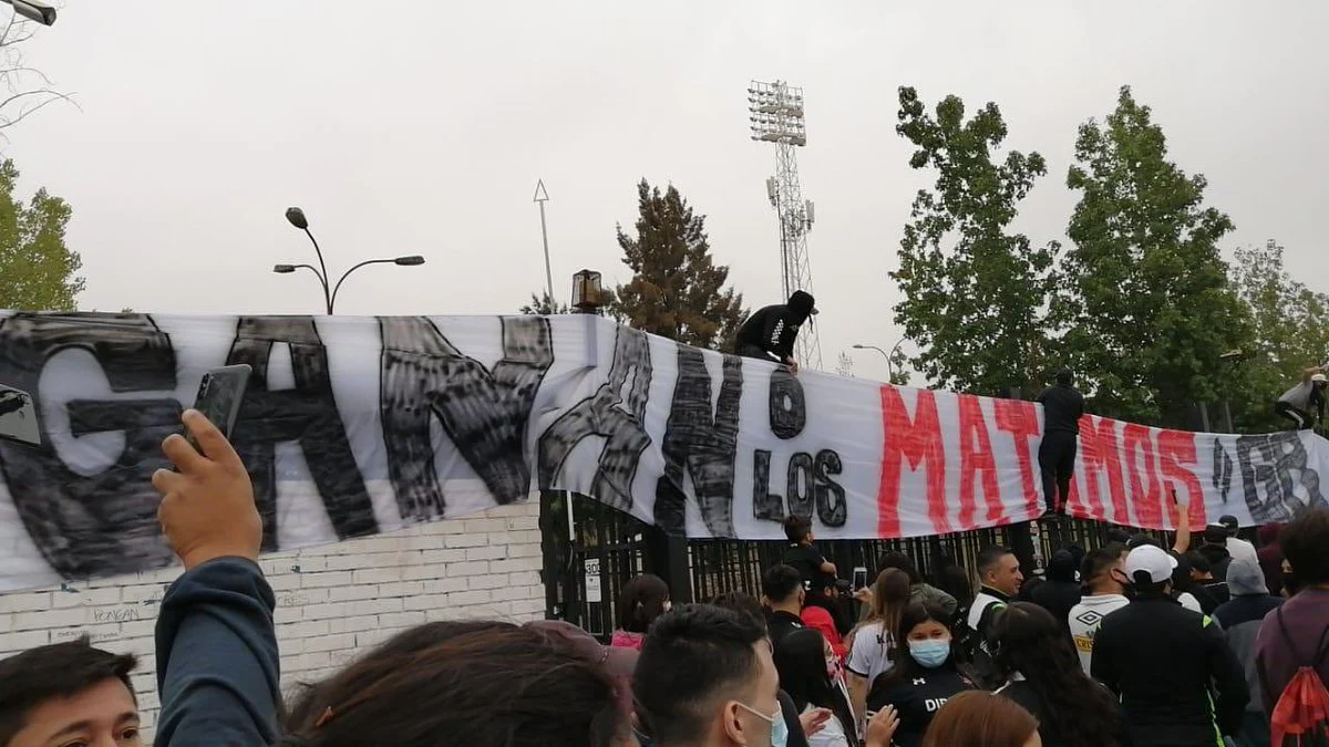 Pancarta de los ultras del Colo Colo