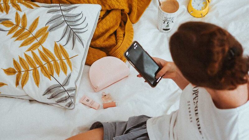 Android 12 resolverá uno de los grandes inconvenientes de usar el móvil en la cama